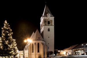 Lichterglanz zum Winter-Opening Perg Perg Stadtpfarrkirche Winter