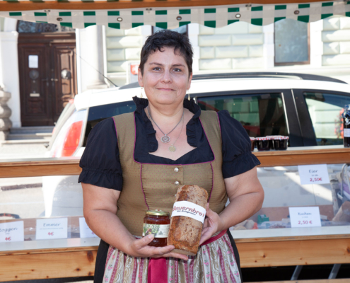 Manuela Lindner - Familie Pehböck/lindner am Perger Wochenmarkt