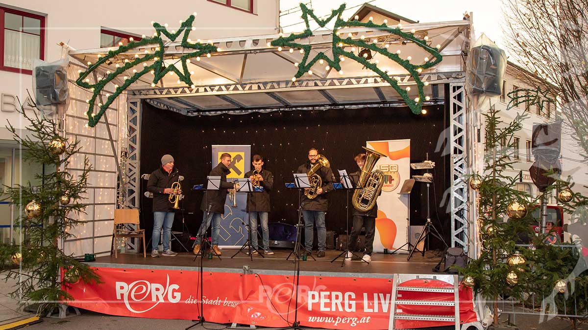 Christkindlmarkt Perg mit viel Musik