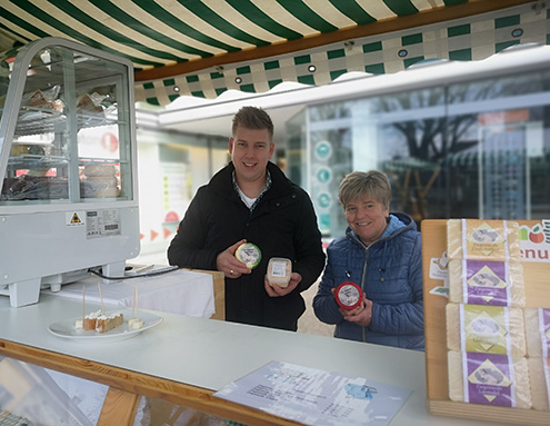 Bio Ziegenhof Kastner - Patrick Steinkellner und Frau Kastner präsentieren Ziegenprodukte