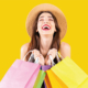Sommer-Schnäppchen-Tage Perg: Eine Frau mit vielen Einkaufstragetaschen freut sich: Sie kauft in Perg gut und günstig ein