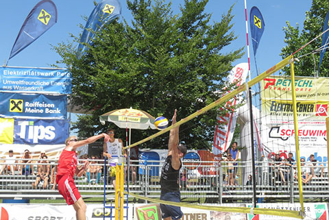 Smashen bei den OÖ Beach Finals in Perg