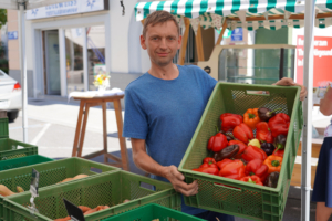 Perger Wochenmarkt am Freitag- Perg, Hauptplatz - Biobauer Andreas Schmiedberger