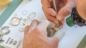 Reparieren statt wegwerfen - Serviceplus in Perg - Edthaler Uhren