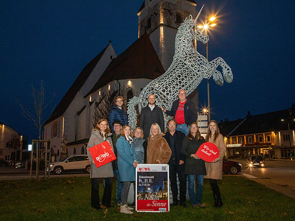 Einkaufsnacht "Die Nacht der Sinne": Das Foto zeigt Unternehmerinnen und Unternehmer, die sich beteiligen.