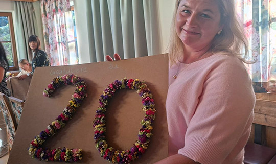 Lydia Haider freut sich über besondere Geschenke zum 20. Jubiläum 2026.
